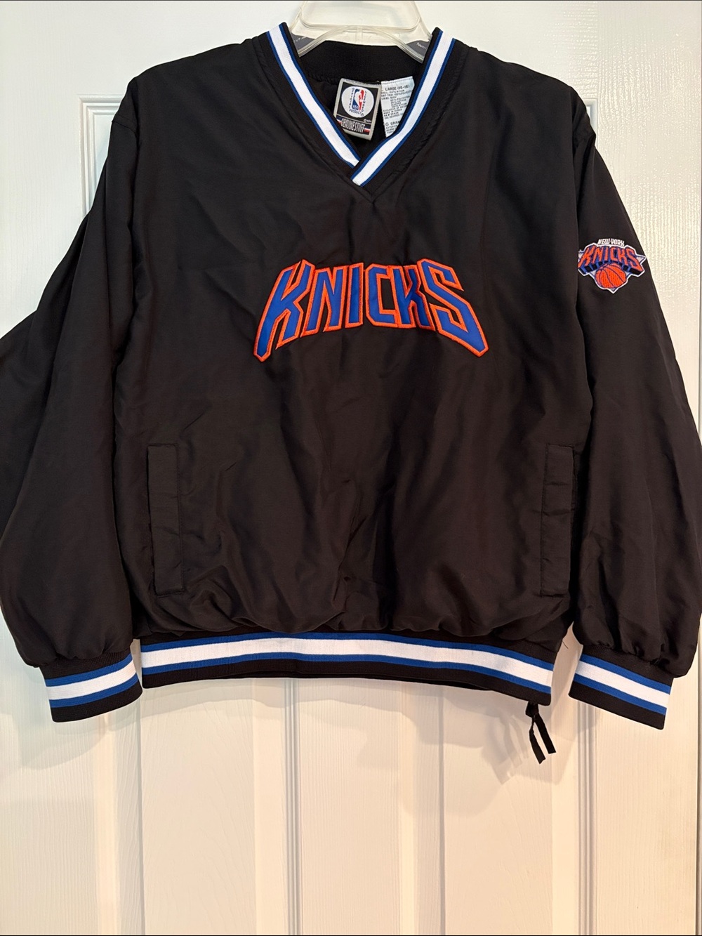 NBA Official Knicks Black Pullover Jacket Youth L (14-16)